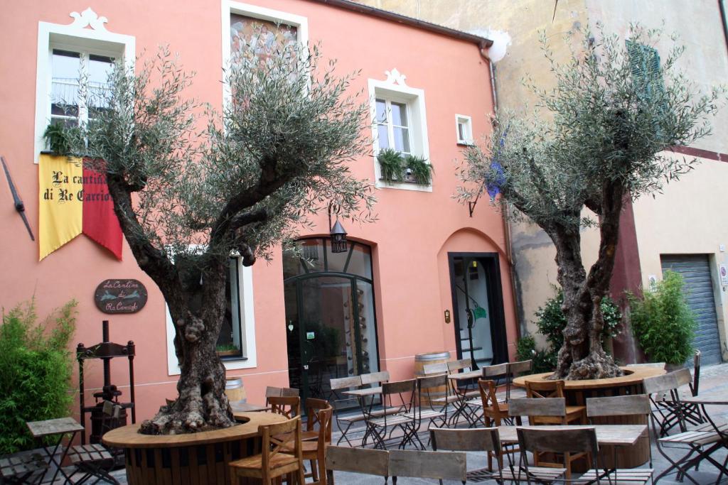 La Dimora del Conte Bracco — facciata e piazza